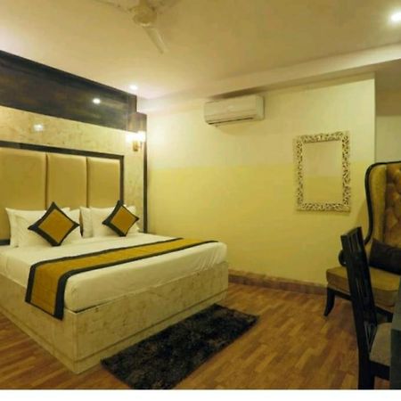 Hotel Plazzo New Delhi Eksteriør billede