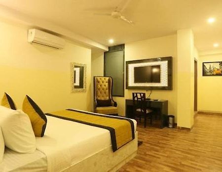 Hotel Plazzo New Delhi Eksteriør billede