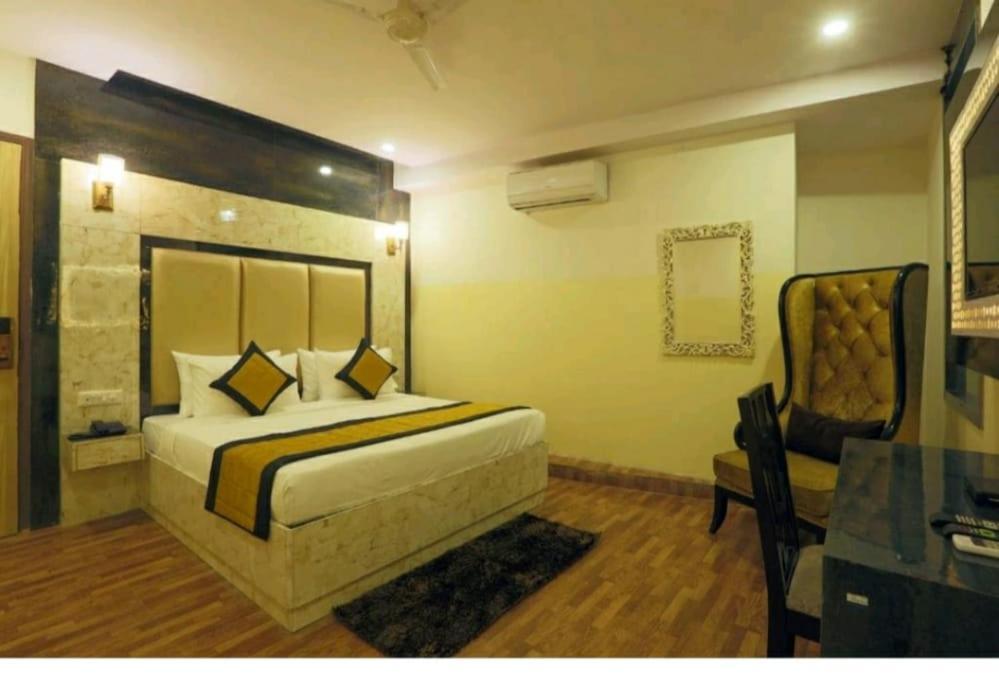 Hotel Plazzo New Delhi Eksteriør billede
